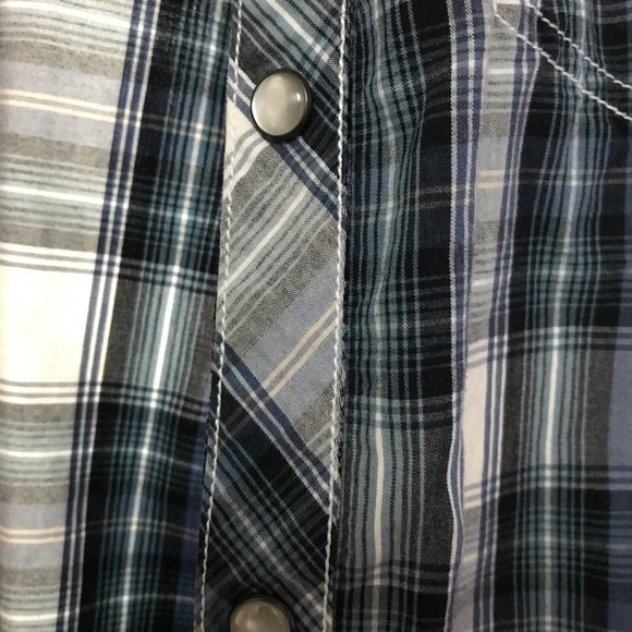Western Style Button Up Shirt - Picture 4 of 6